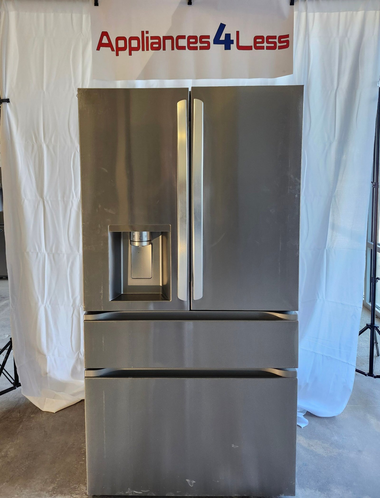 LF29H8330S-1 29 cu. ft. Smart Standard-Depth MAX™ 4-Door French Door Refrigerator with Full-Convert Drawer™ - Image 1